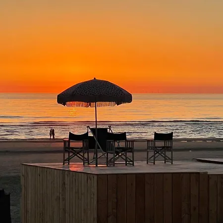 Bed & Breakfast Zomerhuis Aan Zee 150m Your Own Private Bubble Noordwijk