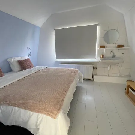 Bed & Breakfast Zomerhuis Aan Zee 150m Your Own Private Bubble *