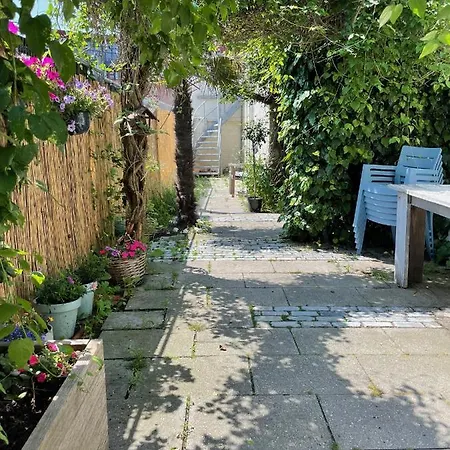 B&B Zomerhuis Aan Zee 150m Your Own Private Bubble *